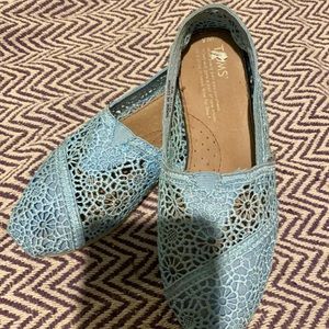 Women’s Size 5 Baby Blue Mesh Toms